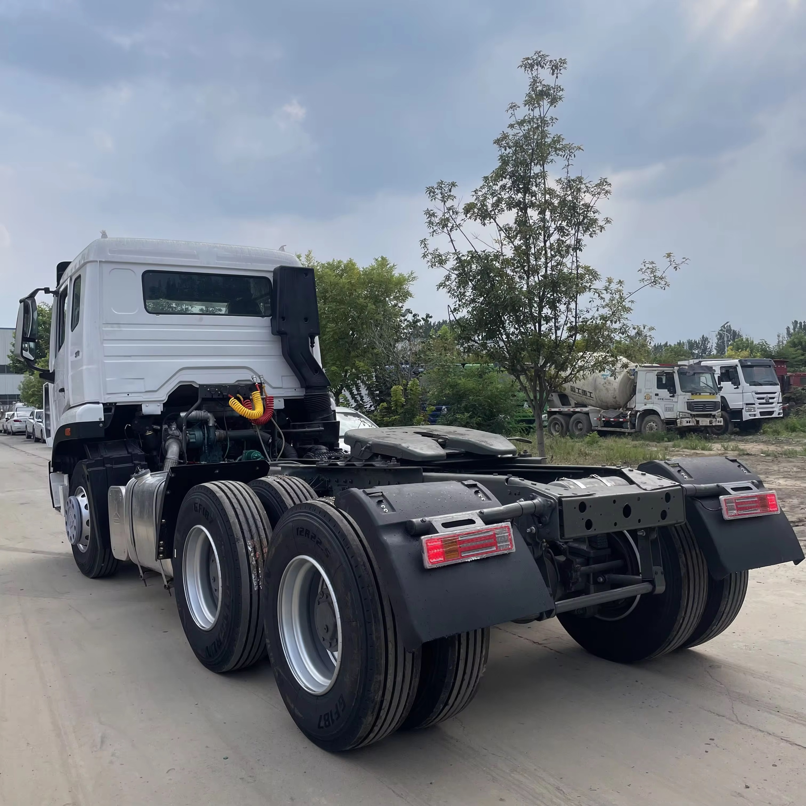 Prime Mover Truck for Heavy Multiaxle Trailer Transport